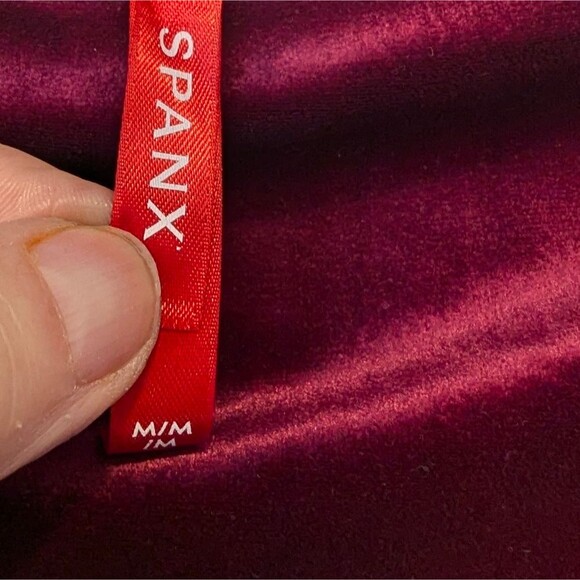 NWT Spanx Velvet Leggings Rich Burgundy sz M stretch shape soft comfy shiny yoga - Picture 5 of 8